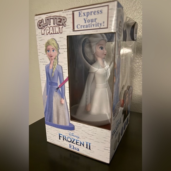 Disney Frozen II Elsa Glitter N’ Paint Coin Bank Kit DIY Paint Bank Craft Set - Picture 2 of 4